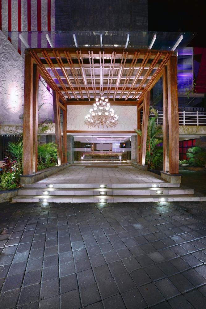 The Vasini Hotel Denpasa Buitenkant foto